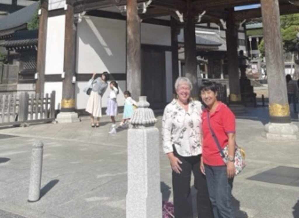 A Woman Came from Arizona US to Narita-San